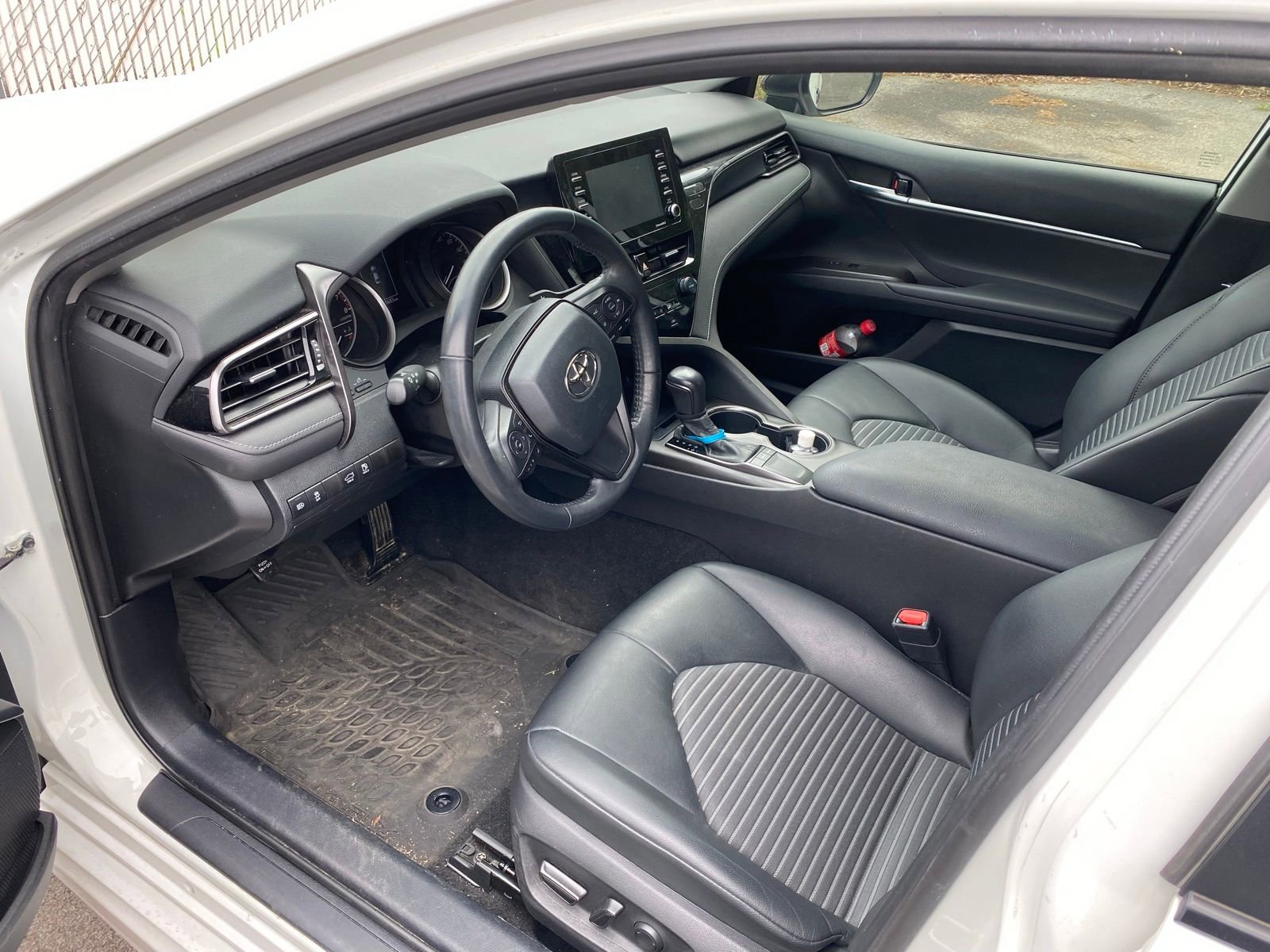 Used 2022 Toyota Camry SE w/ Convenience Package FWD image 11