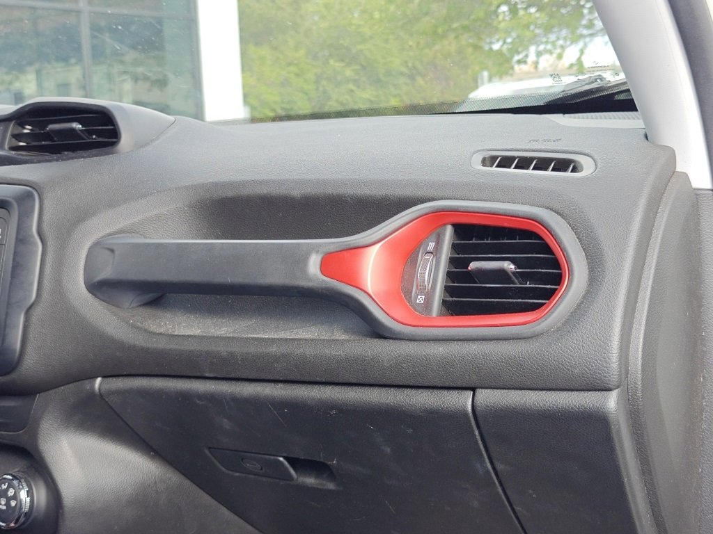 Used 2016 Jeep Renegade Trailhawk image 28