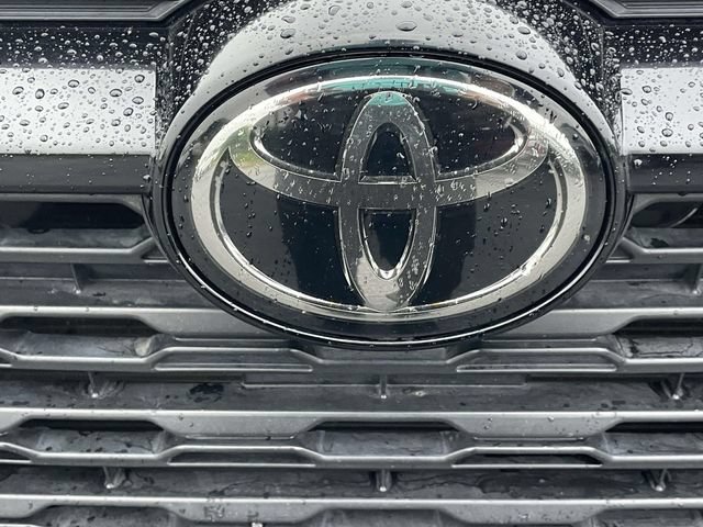 Used 2023 Toyota RAV4 XLE AWD/4WD image 4