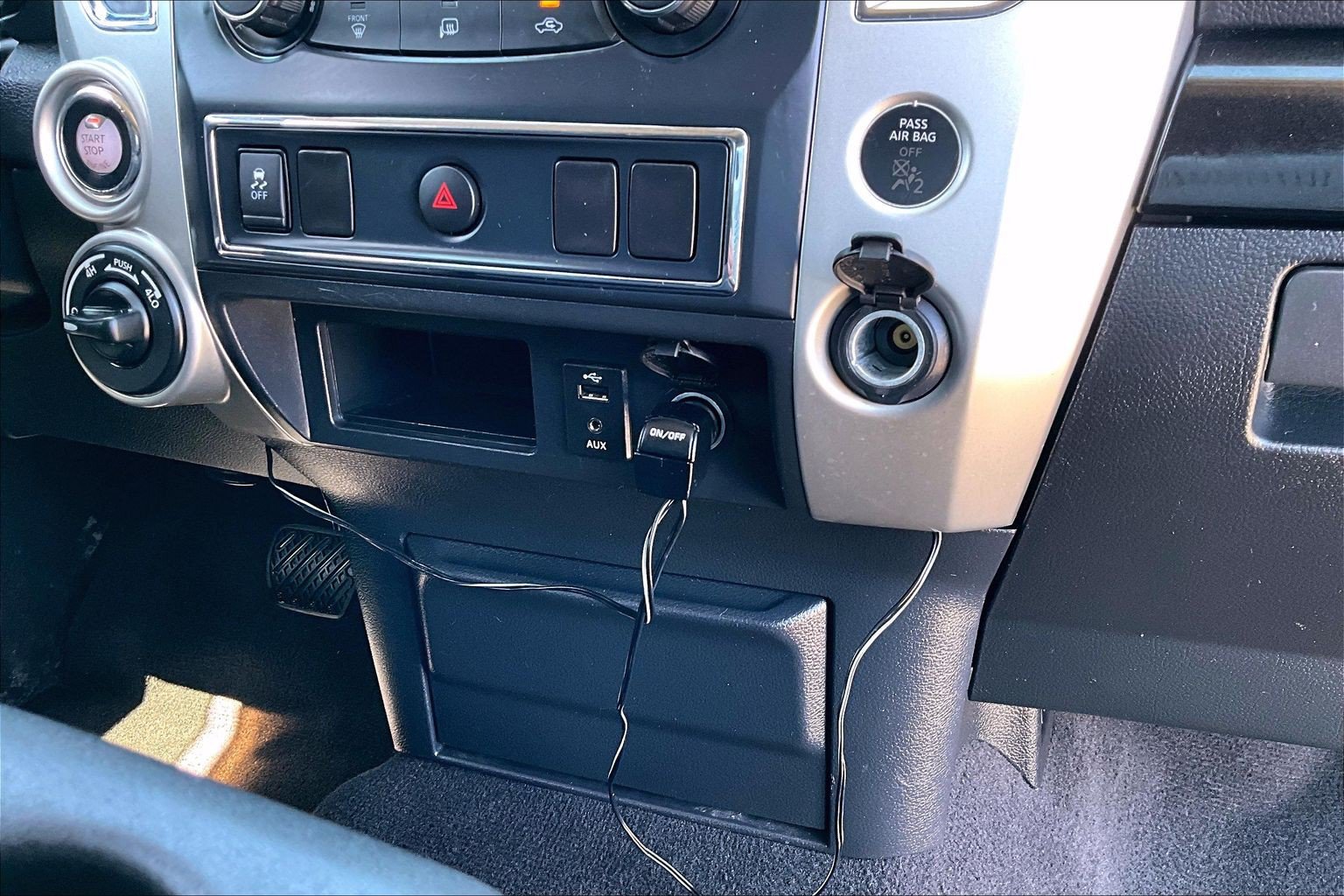 Used 2017 Nissan Titan SV AWD/4WD image 23