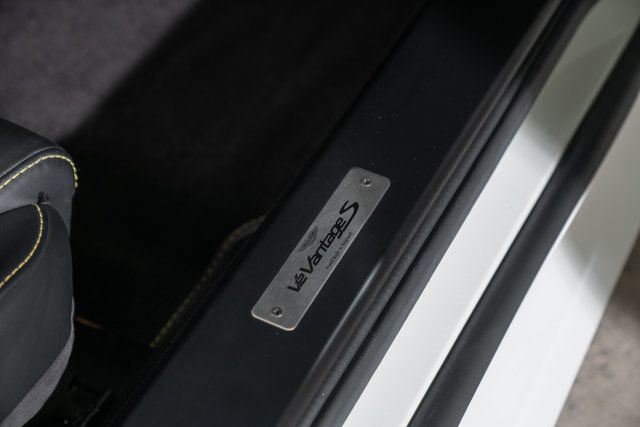 Used 2015 Aston Martin V12 Vantage S RWD image 18