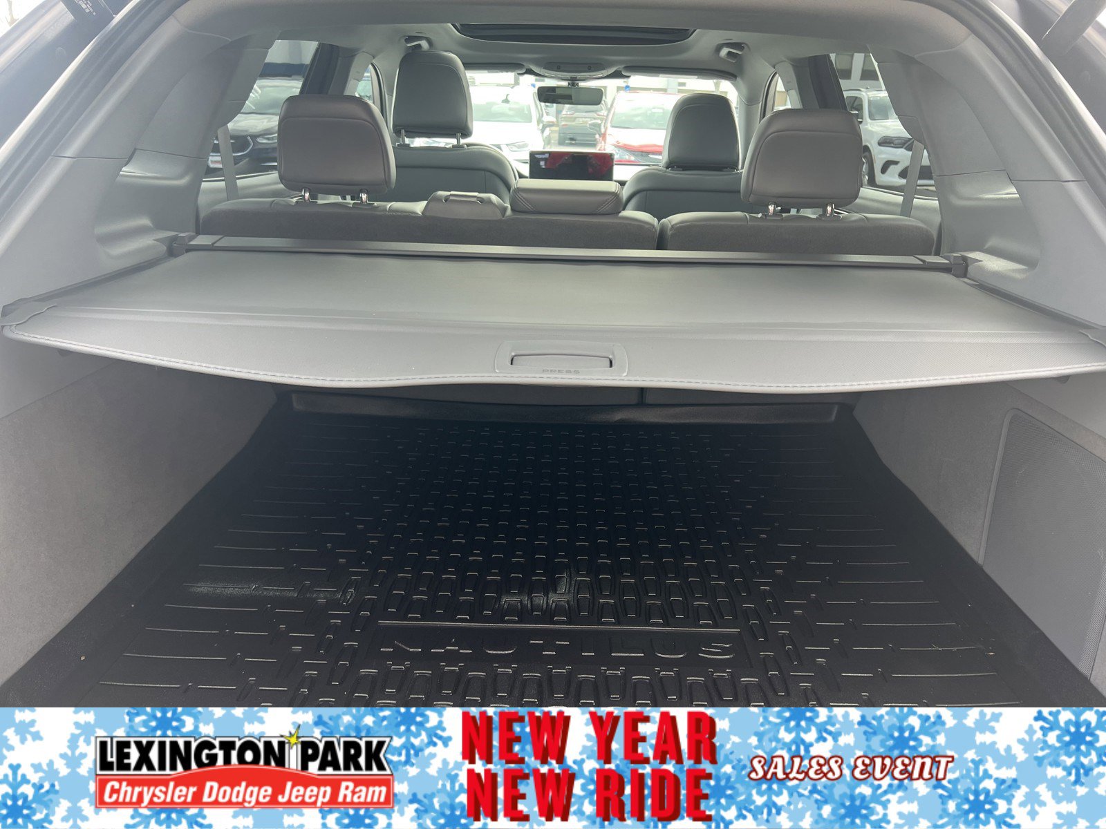 Used 2021 Lincoln Nautilus Reserve w/ Equipment Group 201A image 9