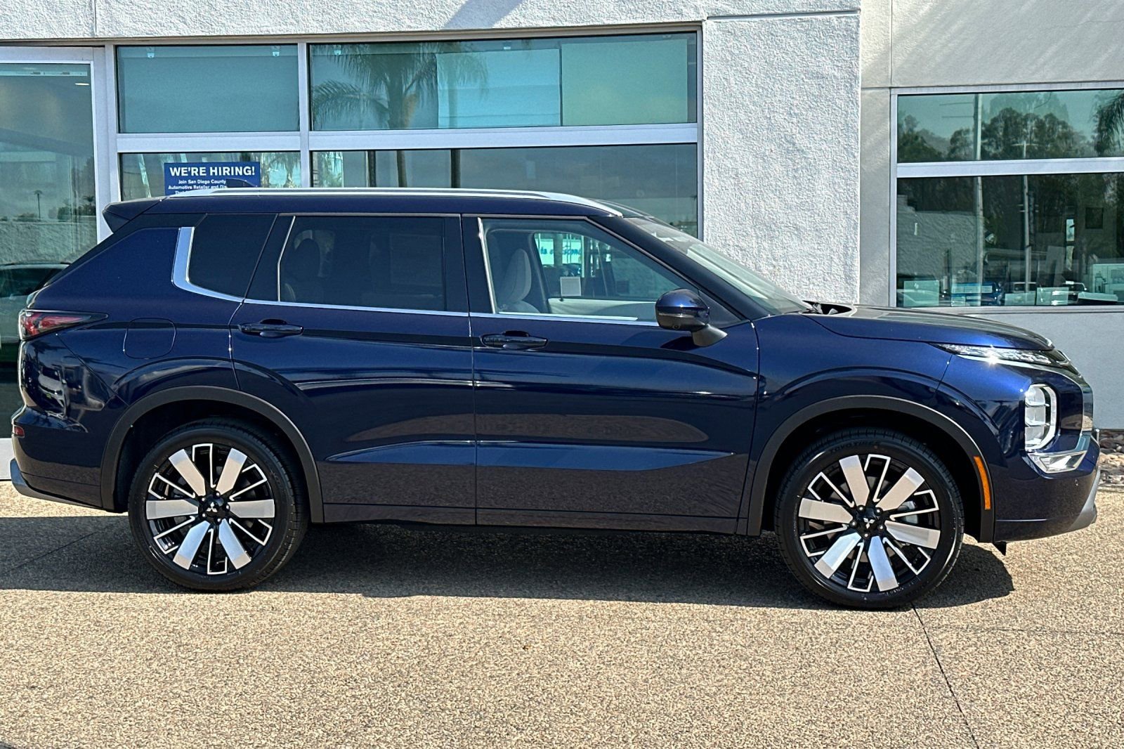 New 2025 Mitsubishi Outlander SEL image 3