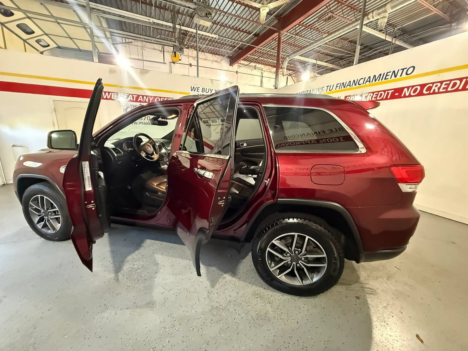 Used 2019 Jeep Grand Cherokee Limited AWD/4WD image 16