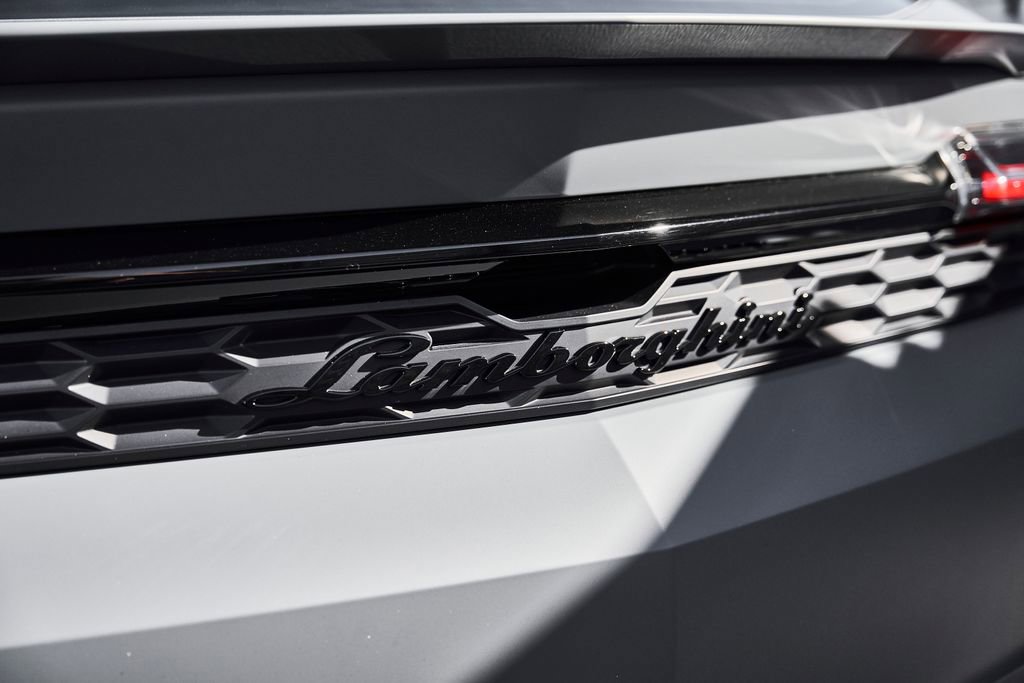 Used 2025 Lamborghini Urus S AWD/4WD image 12