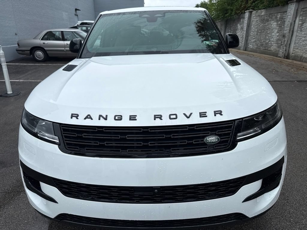 Used 2024 Land Rover Range Rover Sport SE AWD/4WD image 8
