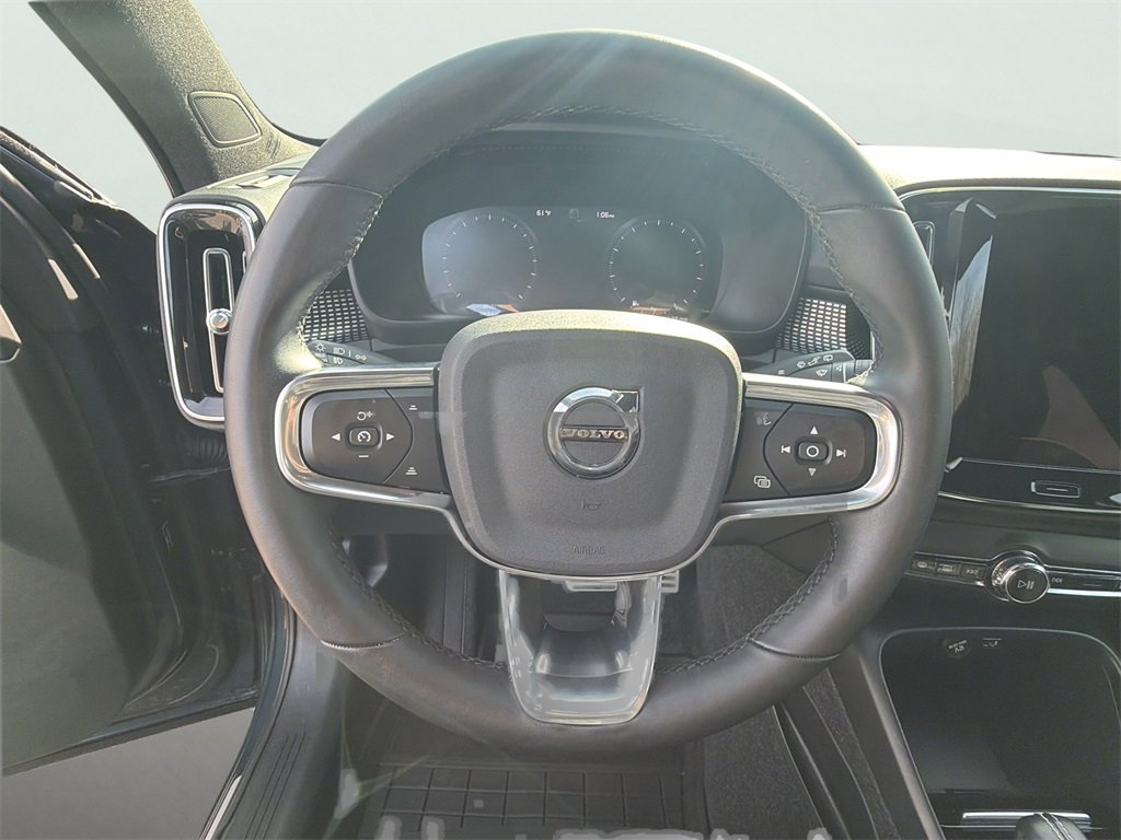 Used 2022 Volvo XC40 T5 R-Design w/ Advanced Package image 11