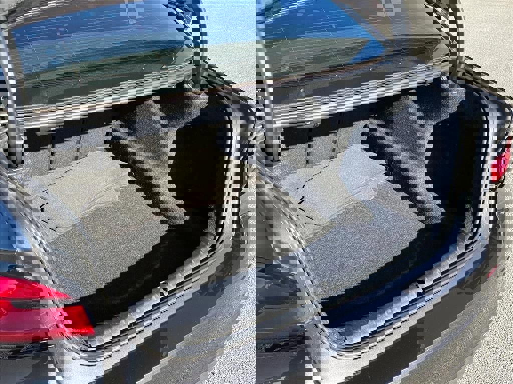 Used 2021 BMW 530i xDrive w/ Premium Package image 14