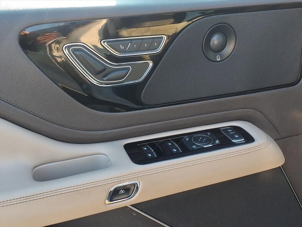Used 2022 Lincoln Aviator Reserve w/ Equipment Group 201A image 4
