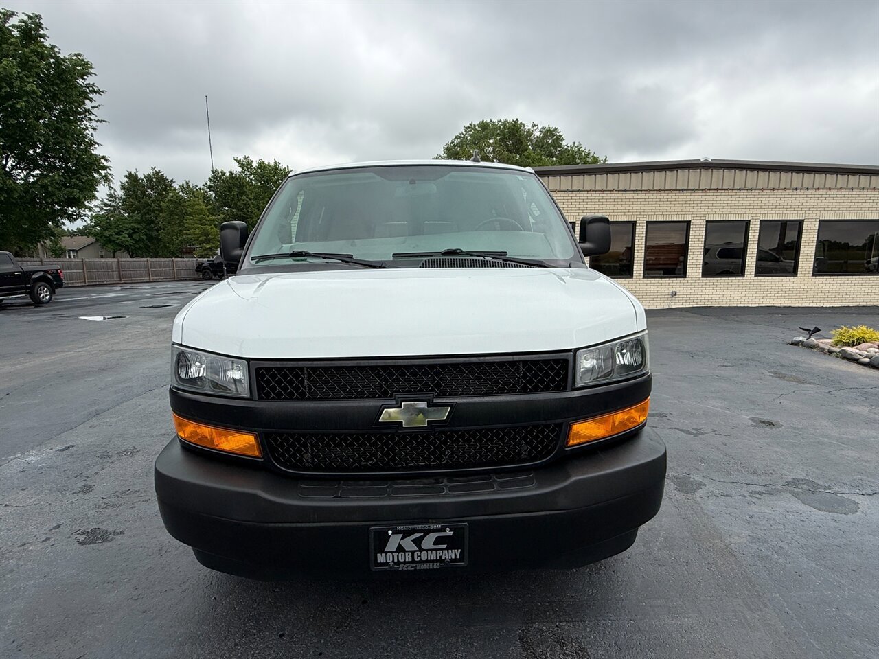 Used 2018 Chevrolet Express 2500 LS w/ Driver Convenience Package RWD image 3