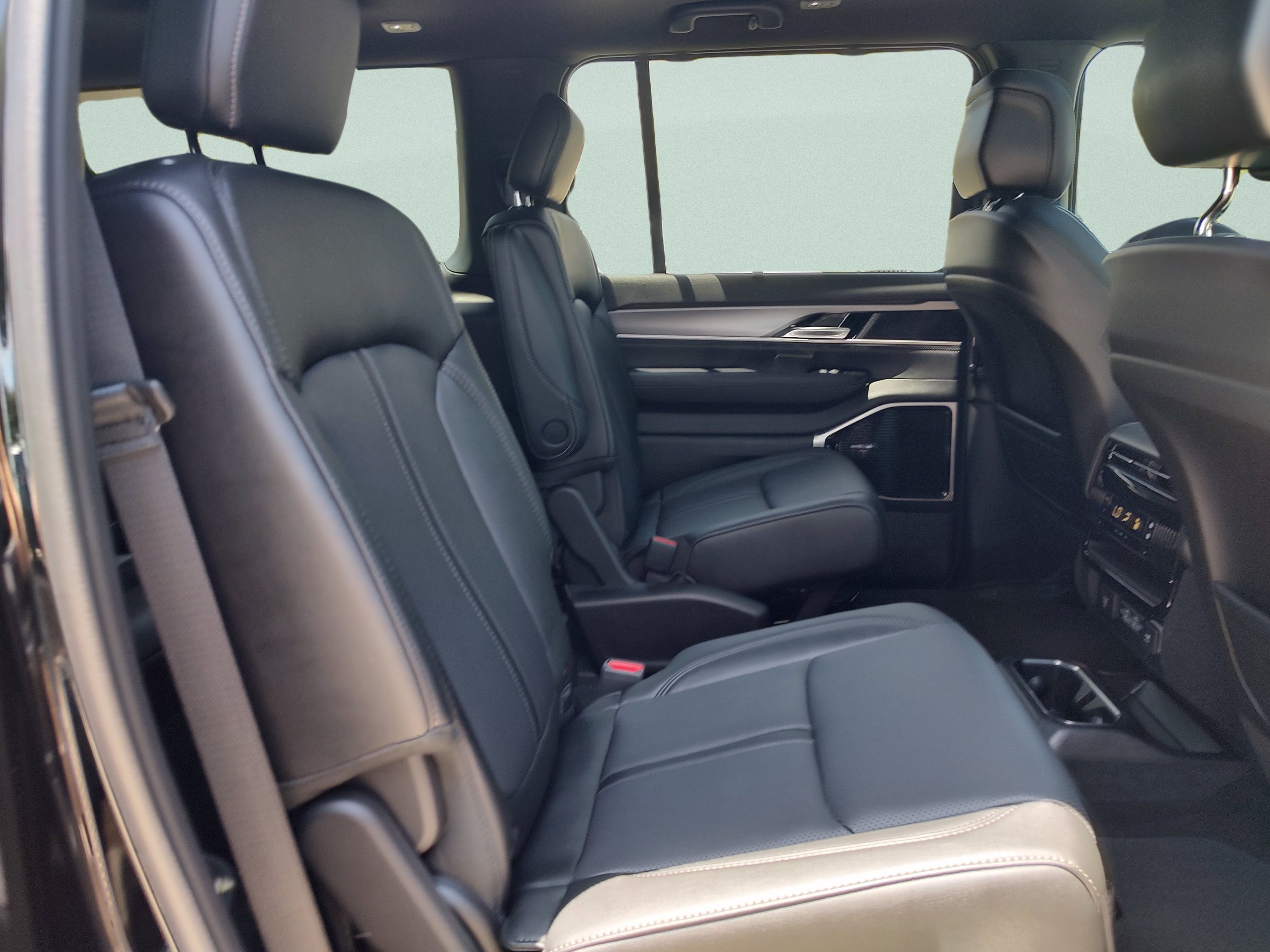New 2026 Jeep Grand Wagoneer L Limited AWD/4WD image 30