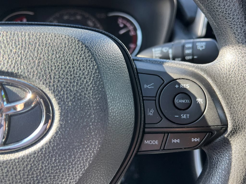 Used 2025 Toyota RAV4 XLE FWD image 27