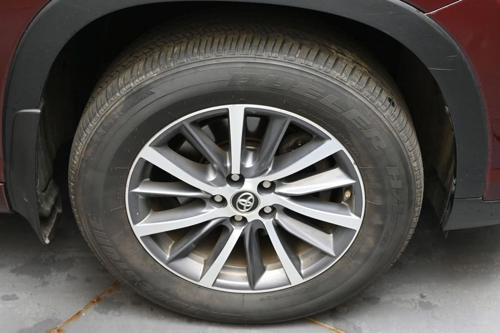 Used 2018 Toyota Highlander XLE AWD/4WD image 10