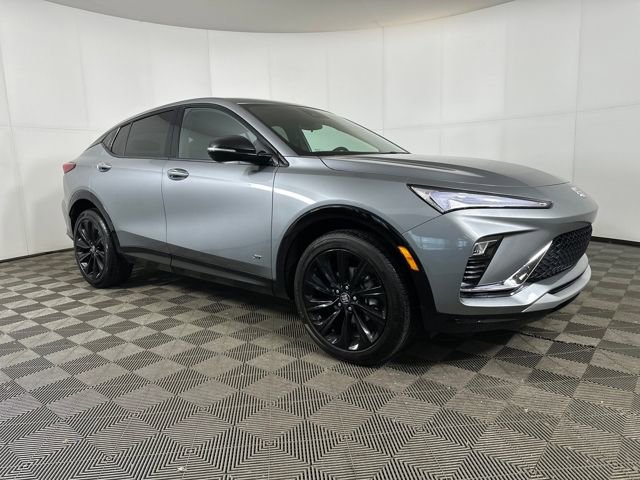 Used 2025 Buick Envista Sport Touring w/ Experience Buick Package image 2