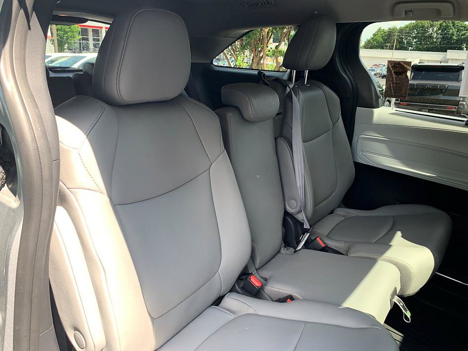 Certified 2025 Toyota Sienna XLE FWD image 21