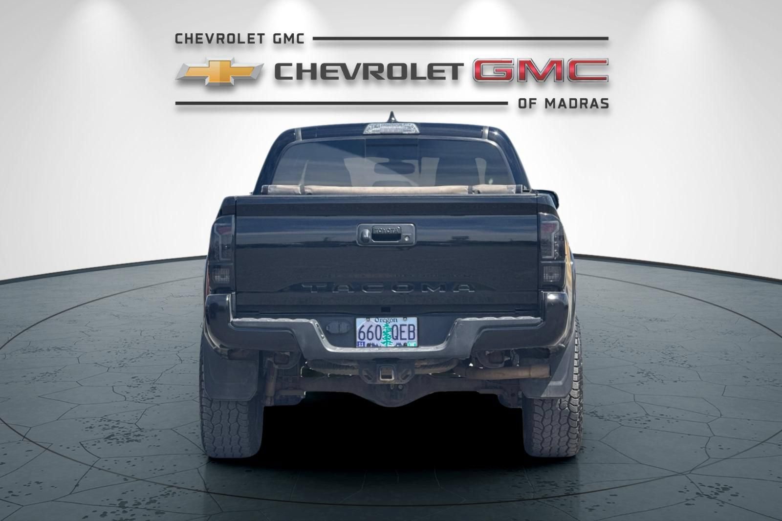 Used 2020 Toyota Tacoma SR5 AWD/4WD image 4