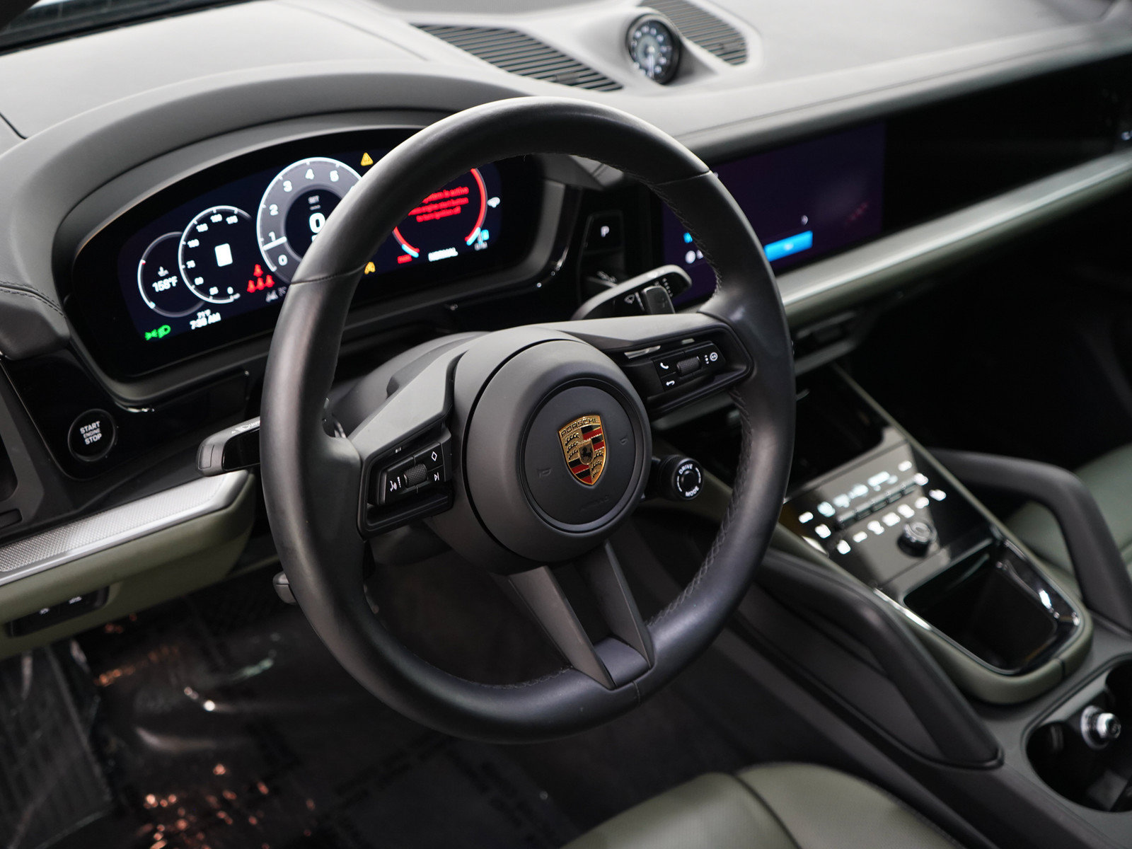 Used 2024 Porsche Cayenne Coupe AWD/4WD image 21