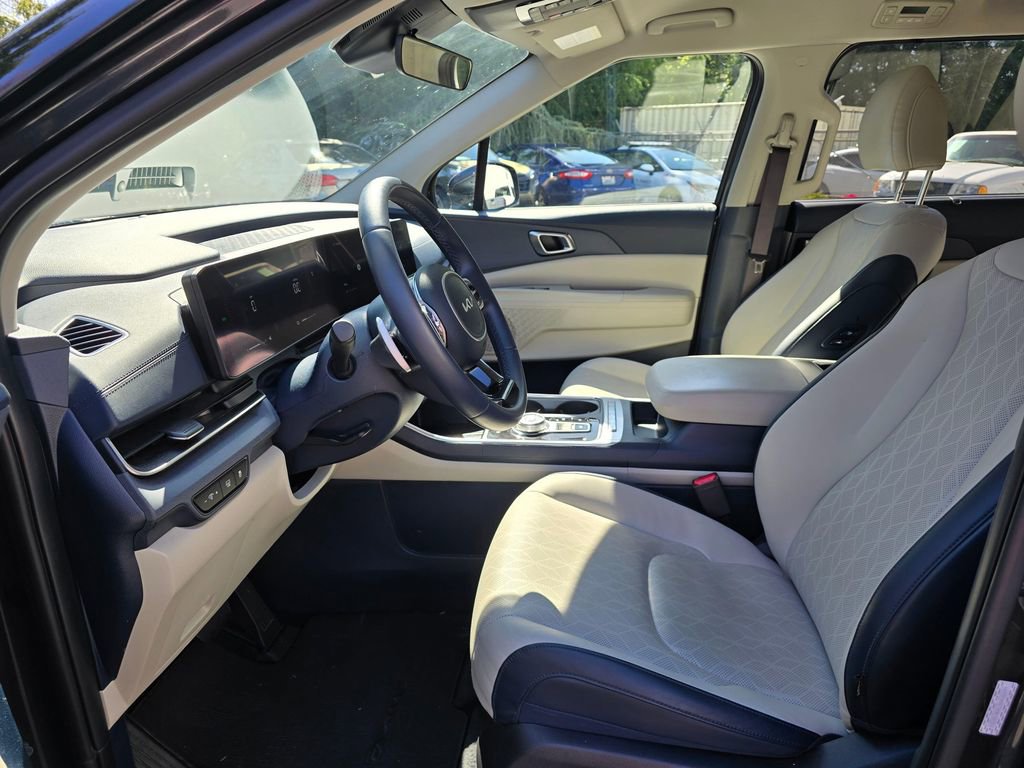 Certified 2025 Kia Carnival EX FWD image 8