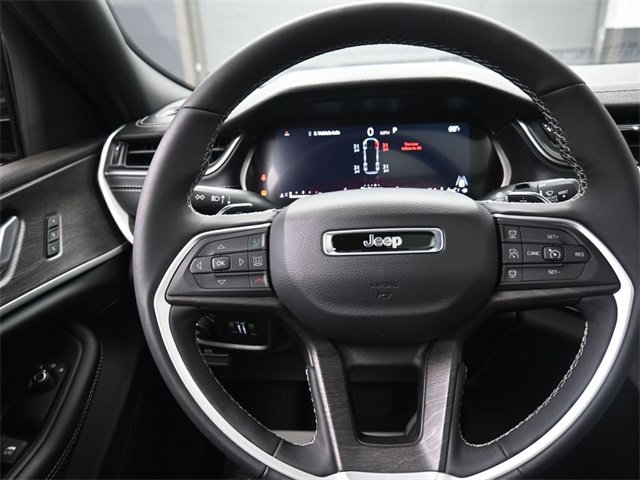 Used 2025 Jeep Grand Cherokee L Limited w/ Black Appearance Package image 8