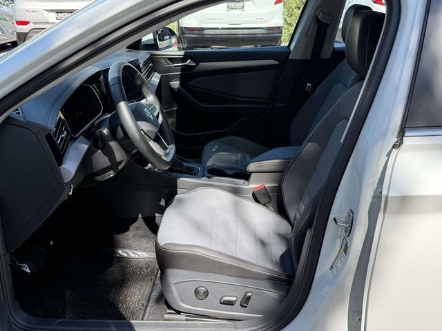 Used 2025 Volkswagen Jetta SE w/ Sunroof Package image 10