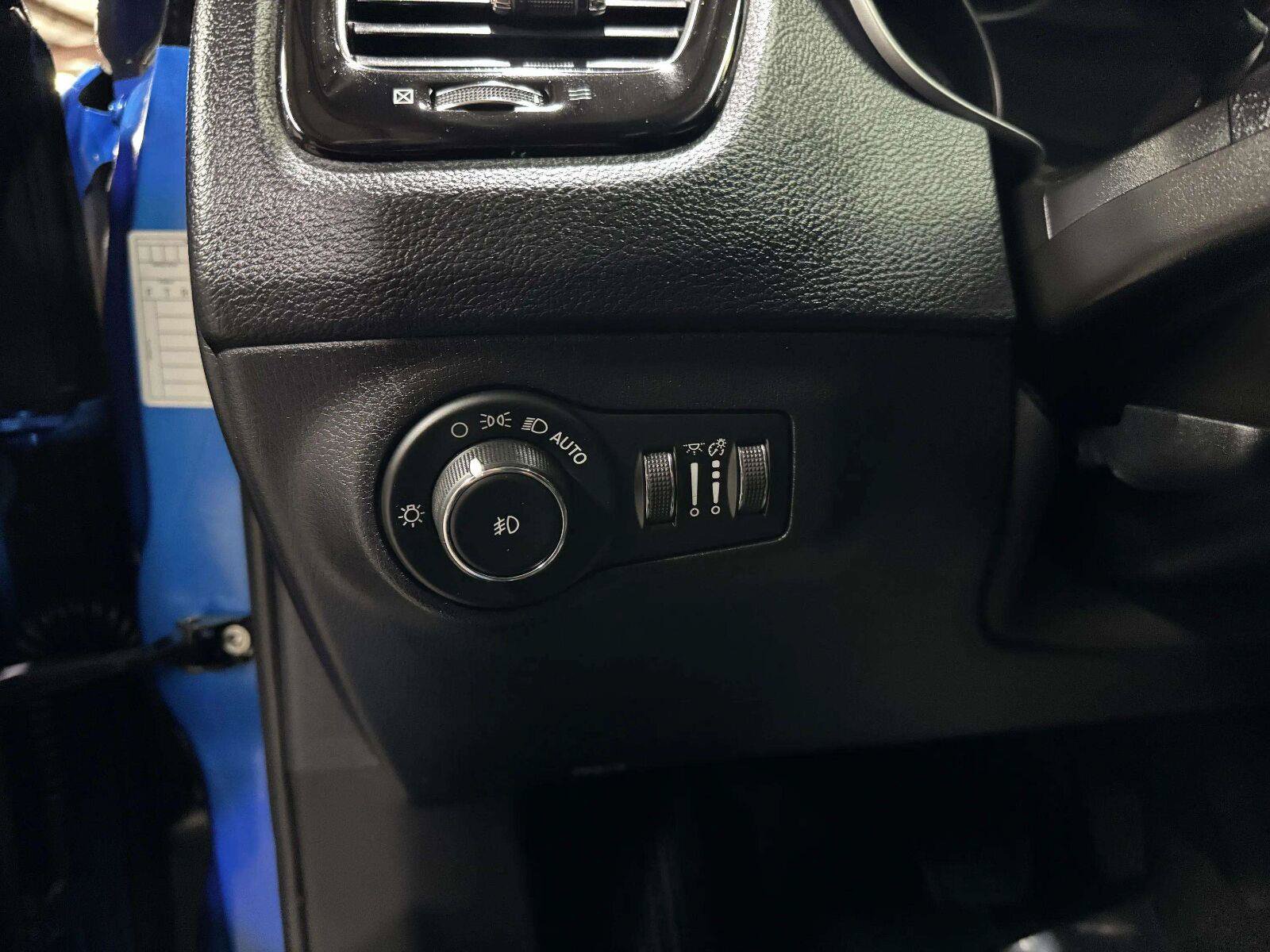 Used 2019 Jeep Compass Limited AWD/4WD image 28