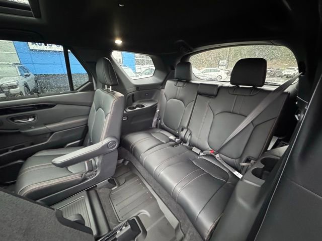 Used 2025 Honda Pilot TrailSport image 11