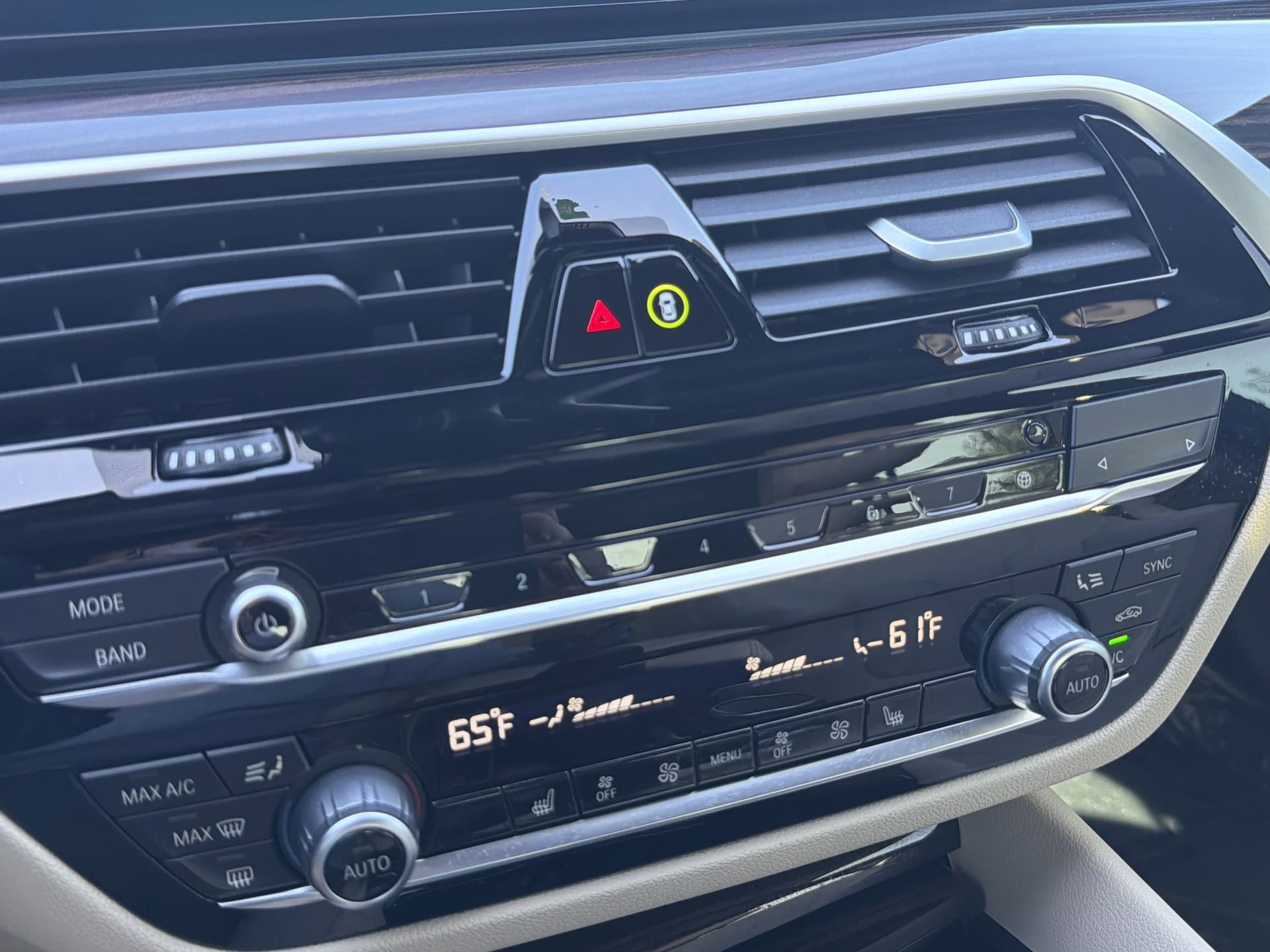 Certified 2023 BMW 530e xDrive w/ Premium Package image 26