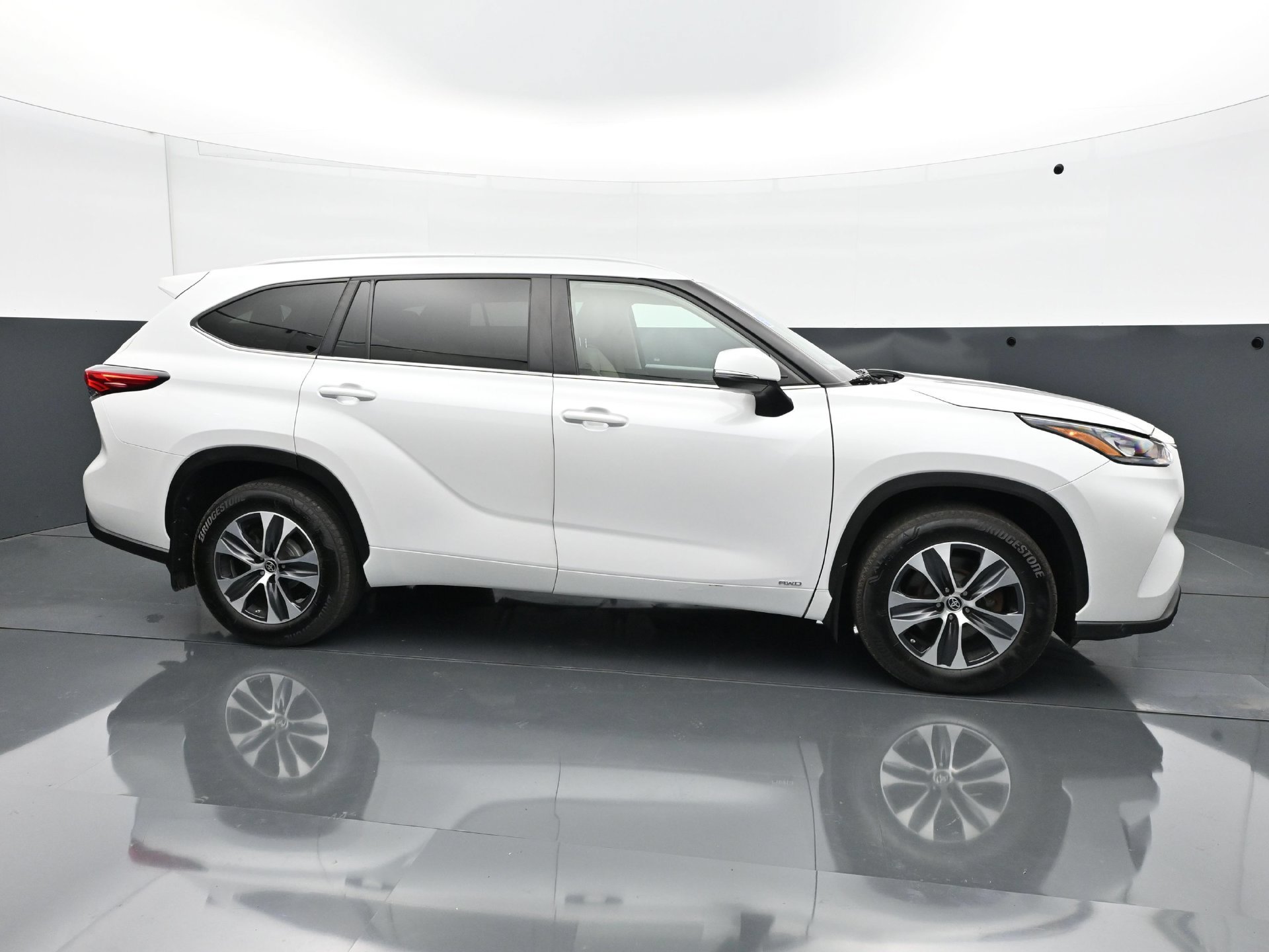 Used 2023 Toyota Highlander XLE AWD/4WD image 8