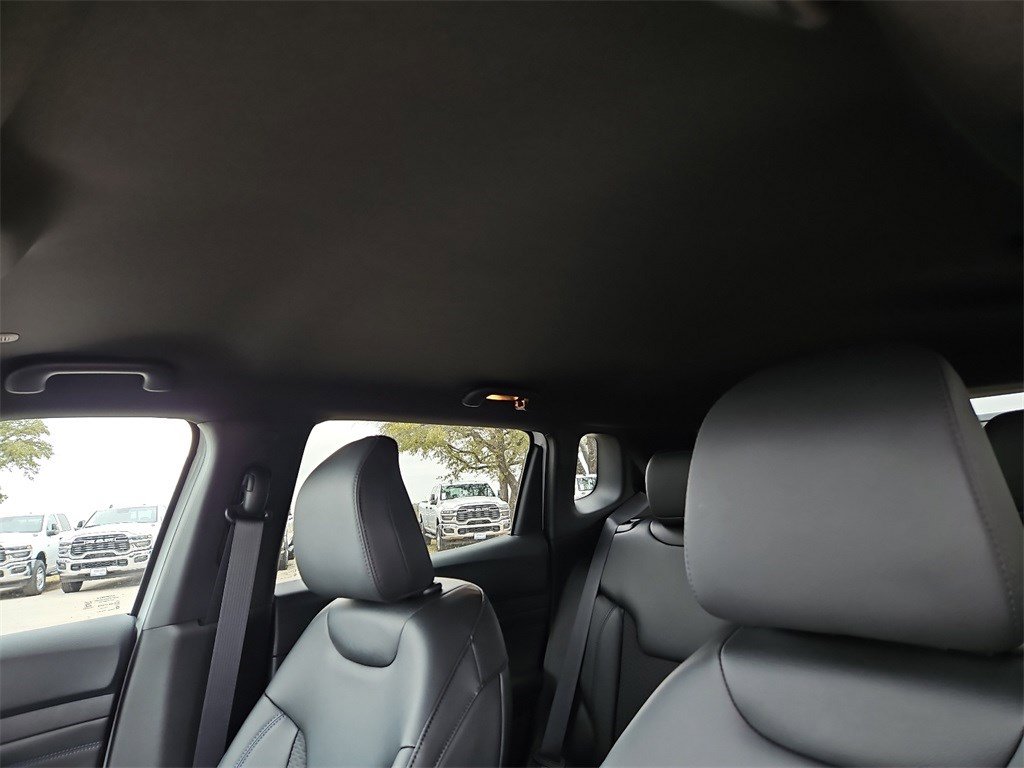 New 2026 Jeep Compass Latitude image 21