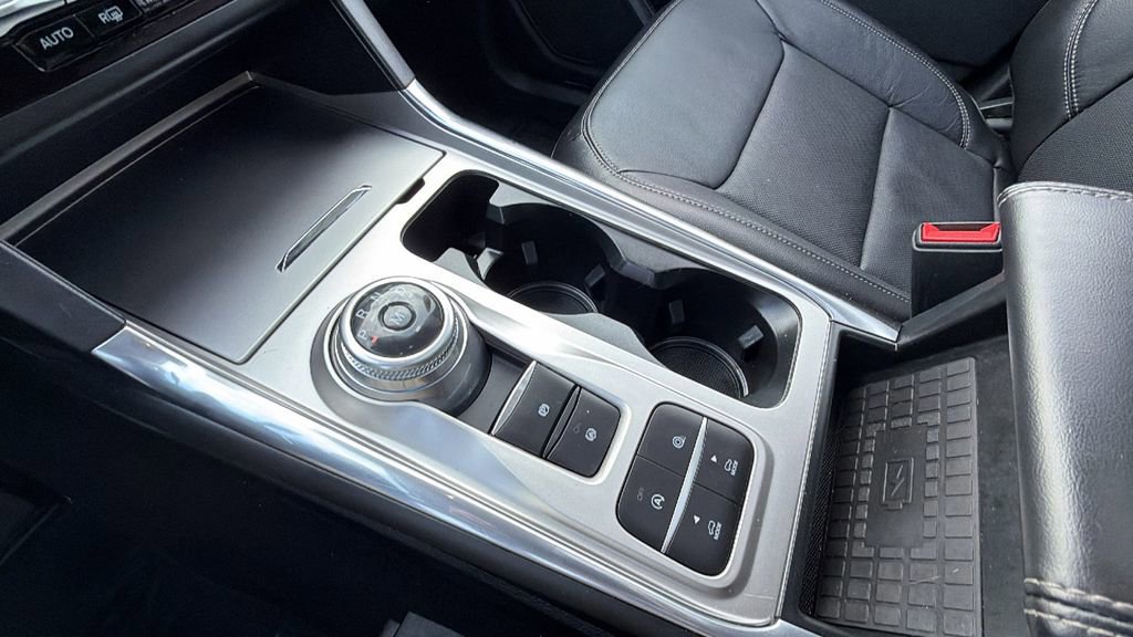 Used 2020 Ford Explorer Limited w/ Class III Trailer Tow Package image 30