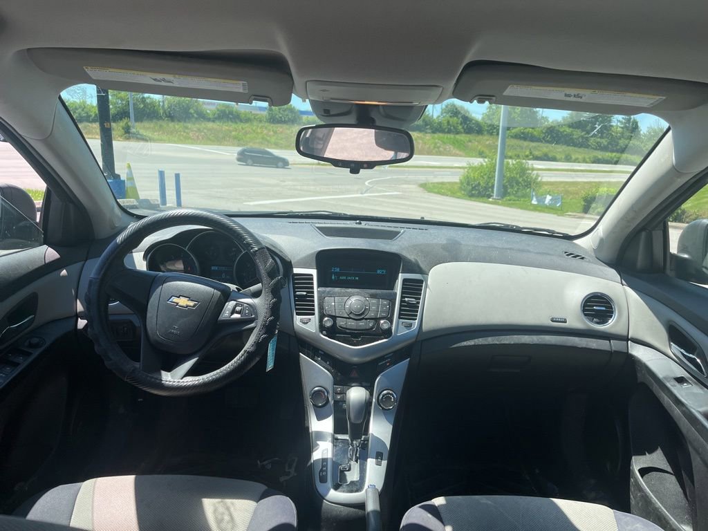 Used 2013 Chevrolet Cruze LS FWD image 5