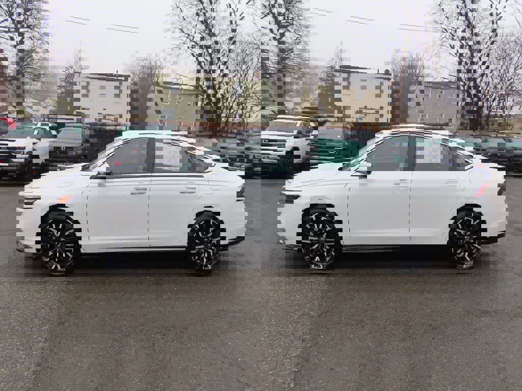 Used 2023 Honda Accord Touring image 3