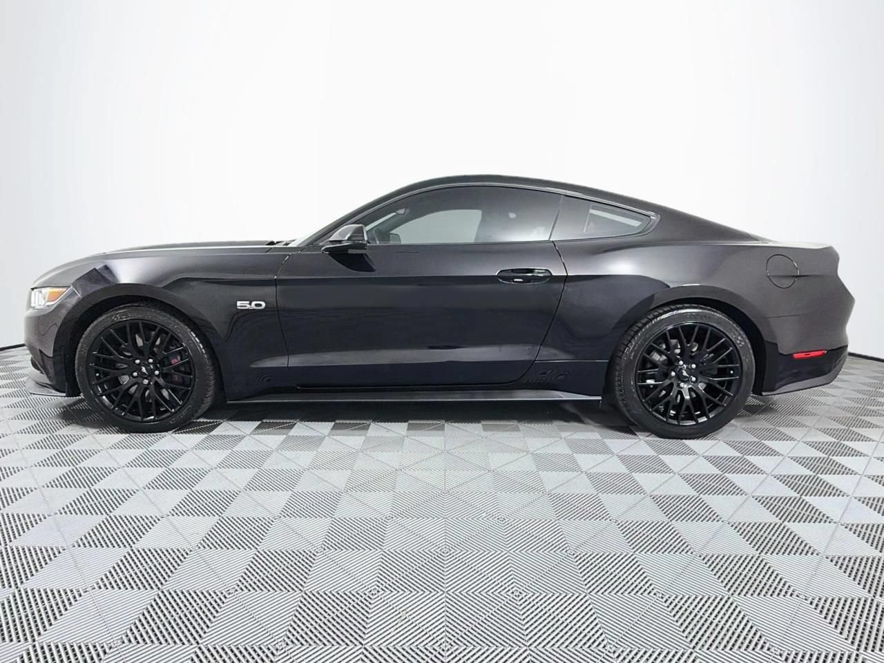 Used 2016 Ford Mustang GT Premium w/ GT Performance Package RWD image 7
