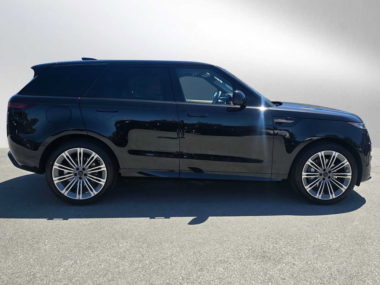 New 2026 Land Rover Range Rover Sport Dynamic SE AWD/4WD image 6