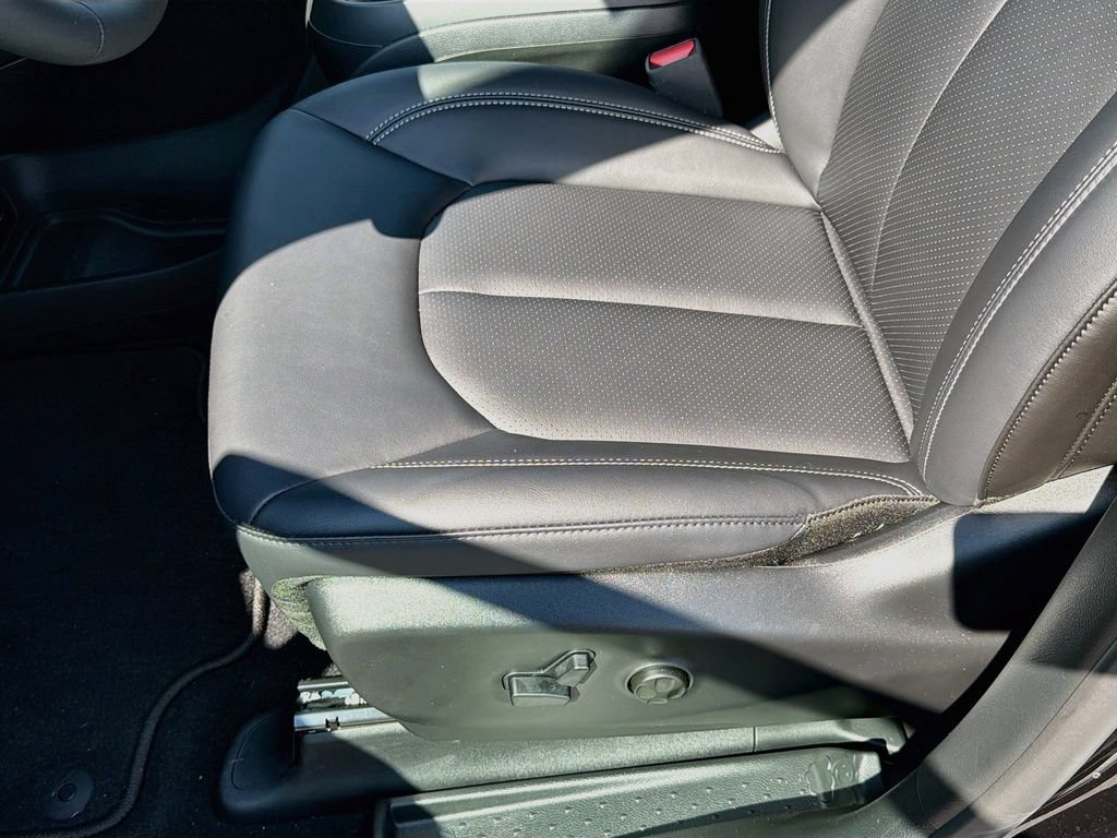 New 2027 Chrysler Pacifica Select FWD image 24