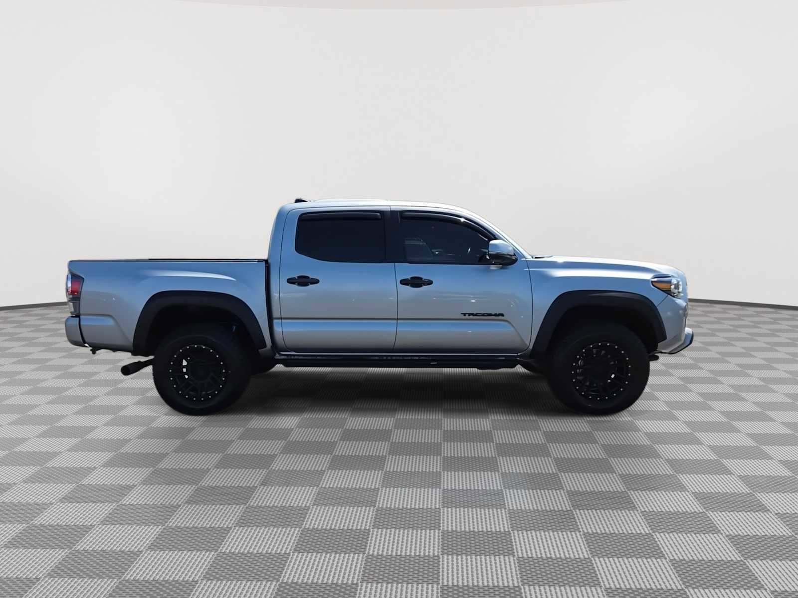 Used 2023 Toyota Tacoma TRD Off-Road w/ Advanced Technology Package AWD/4WD image 9