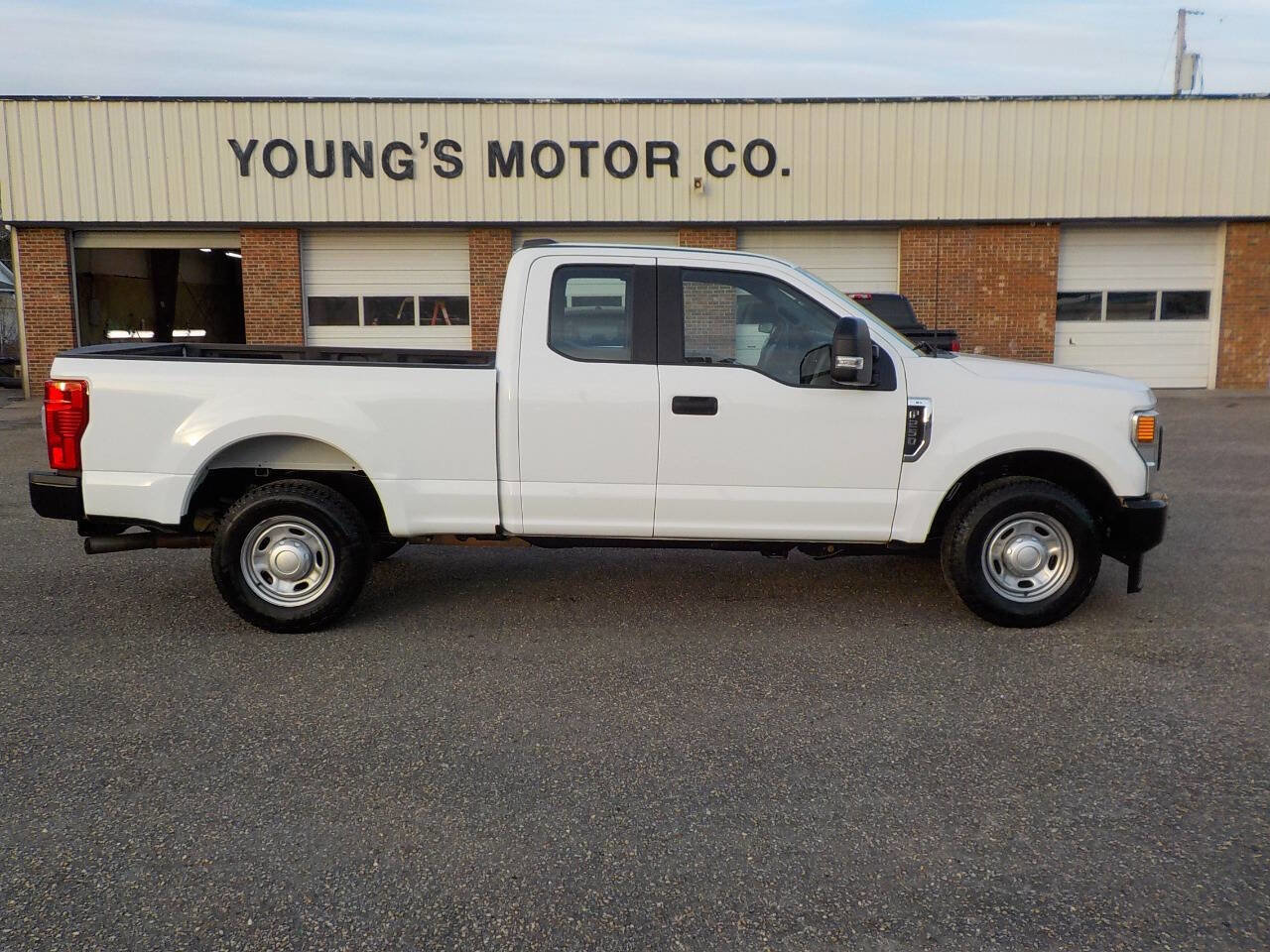 Used 2022 Ford F250 XL w/ Power Equipment Group image 7