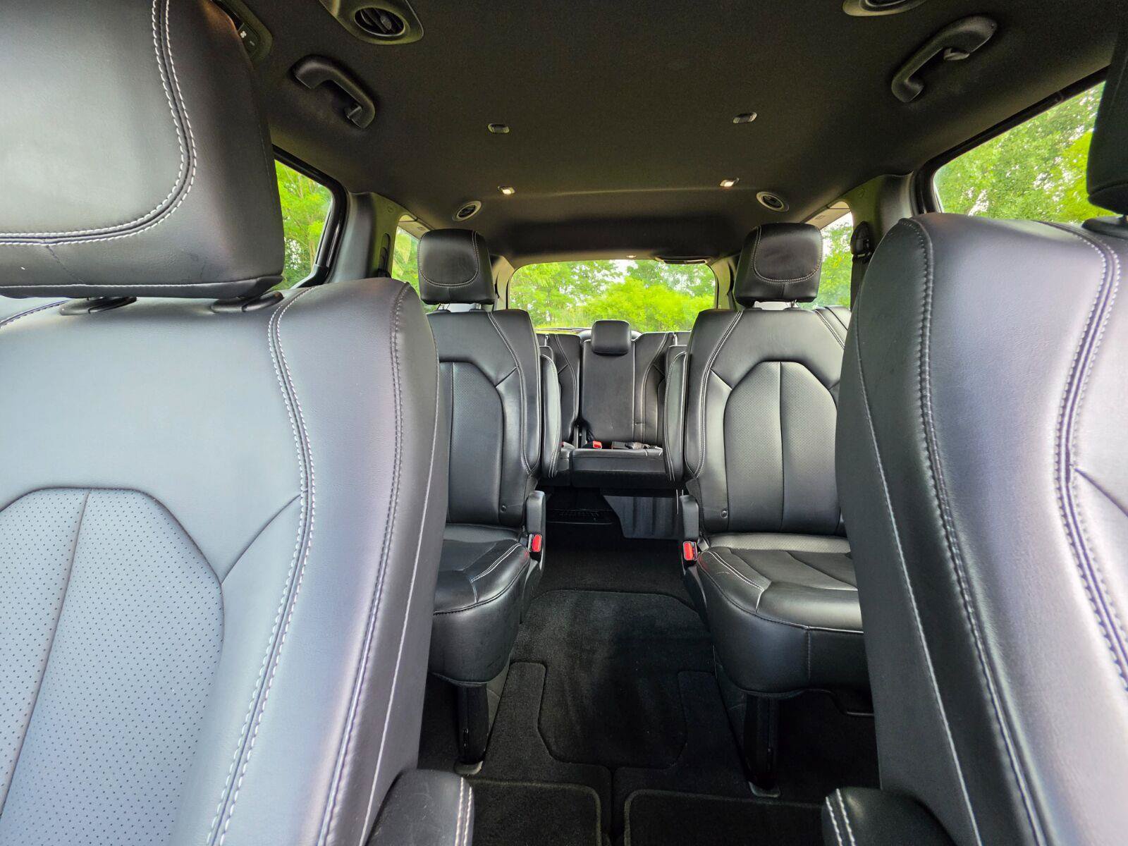 Used 2025 Chrysler Pacifica Select FWD image 9