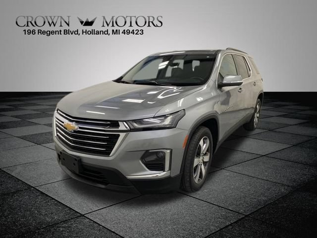 Used 2023 Chevrolet Traverse LT w/ LT Premium Package AWD/4WD image 3