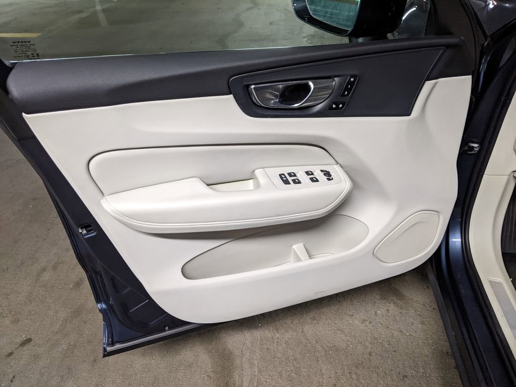 Certified 2023 Volvo XC60 B5 Plus w/ Climate Package AWD/4WD image 9