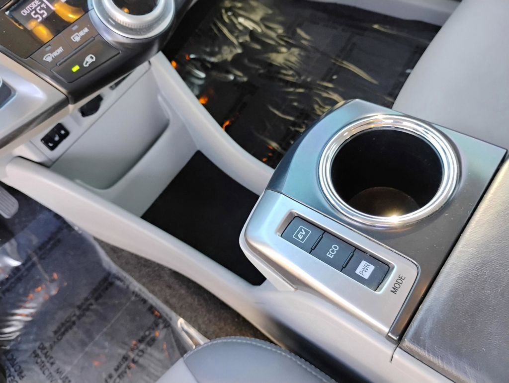 Used 2017 Toyota Prius V Four image 26