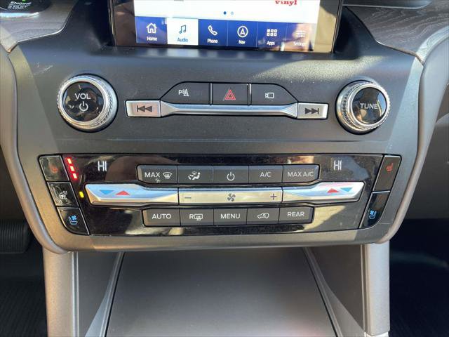 Used 2020 Ford Explorer Platinum w/ Premium Technology Package image 30