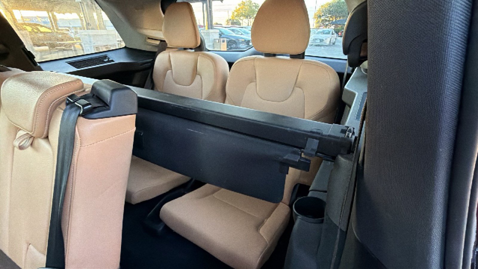 Used 2016 Volvo XC90 T6 Momentum w/ Momentum Plus Package AWD/4WD image 24