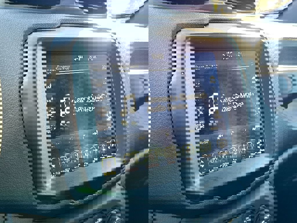 Used 2023 Jeep Renegade Latitude w/ Premium Group image 25