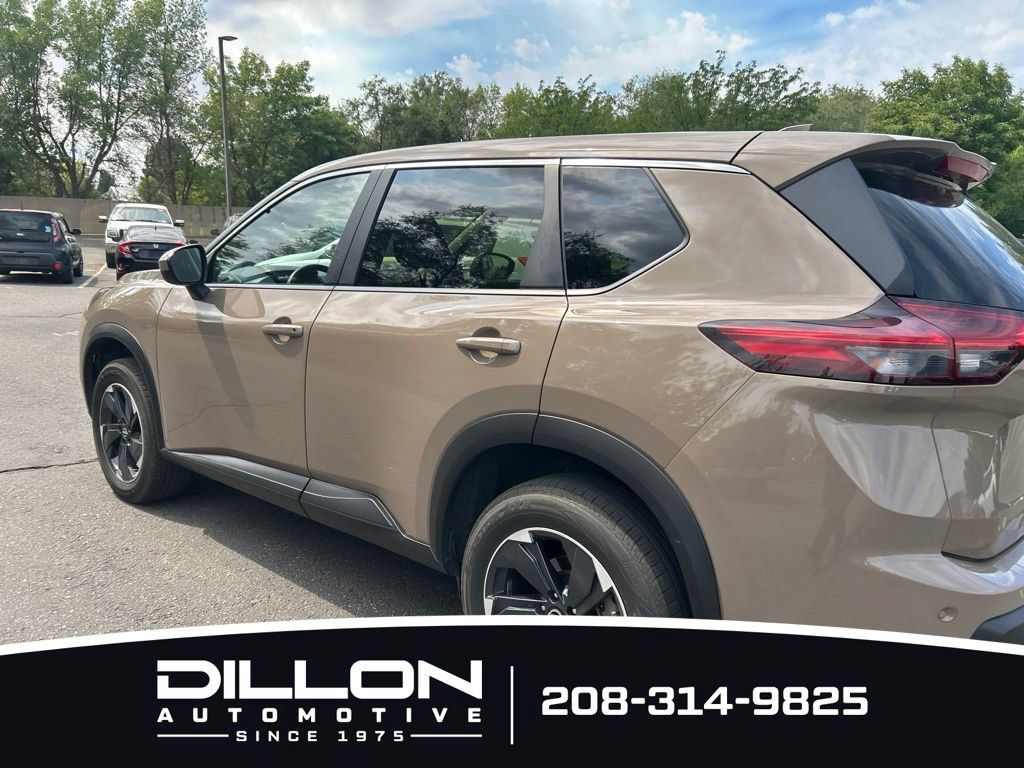 Used 2025 Nissan Rogue SV AWD/4WD image 18
