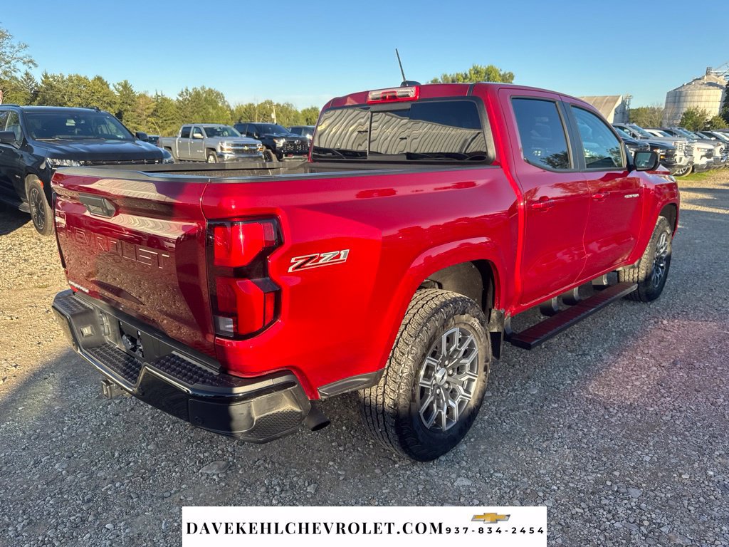 Used 2025 Chevrolet Colorado Z71 w/ Technology Package AWD/4WD image 3