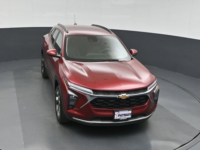Used 2025 Chevrolet Trax LT FWD image 36