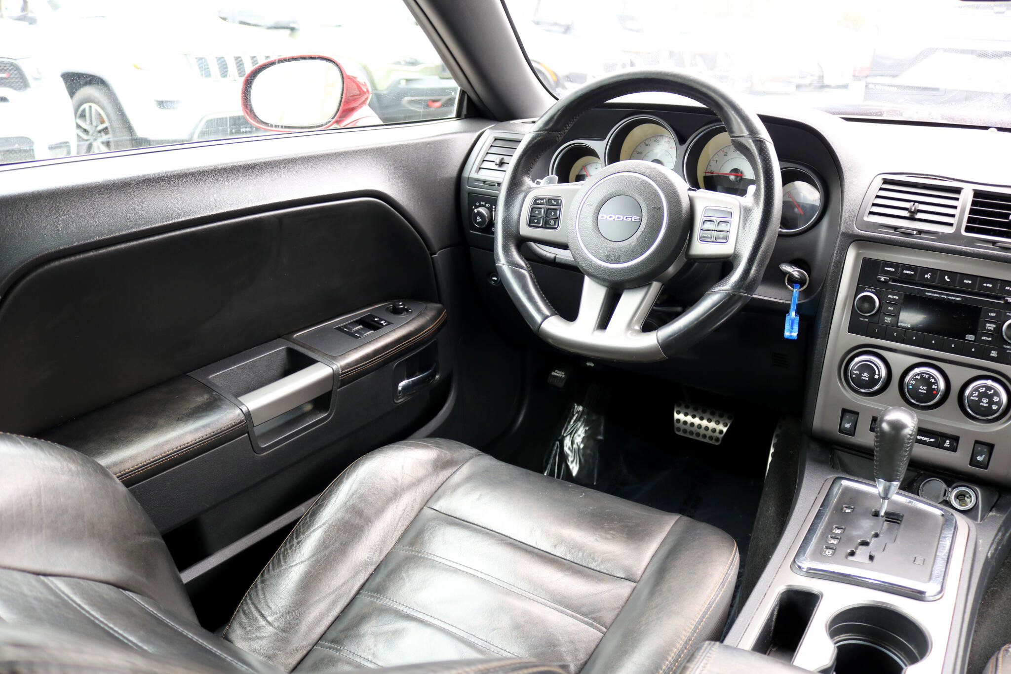 Used 2014 Dodge Challenger SXT image 36