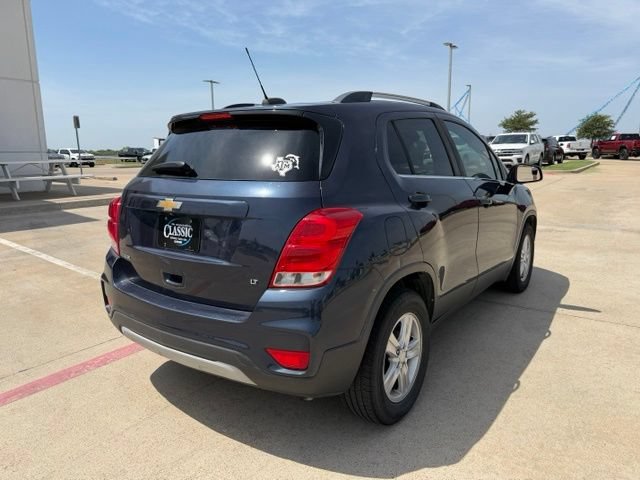 Used 2019 Chevrolet Trax LT w/ LPO, Cargo Package FWD image 3