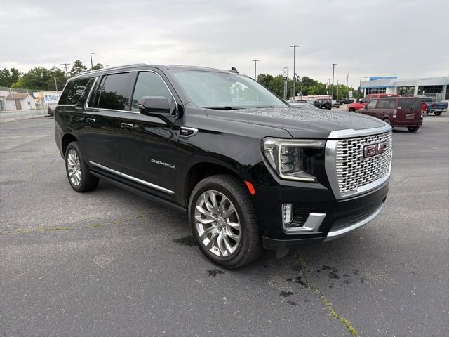 Used 2023 GMC Yukon XL Denali w/ Denali Reserve Package AWD/4WD image 5